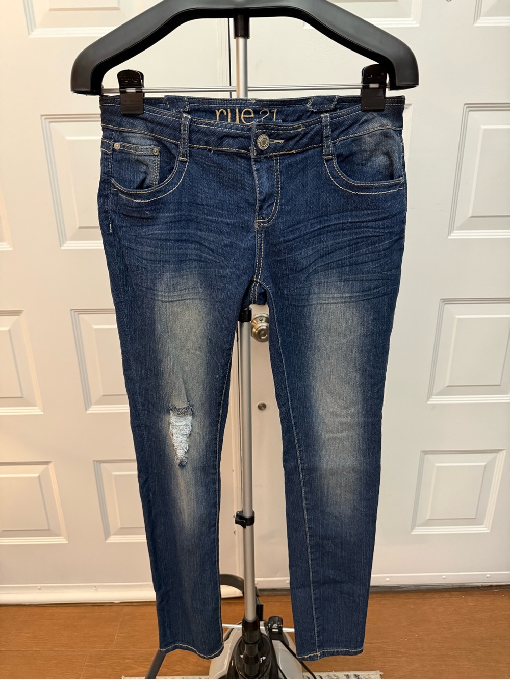 Rue21 Women's Dark Blue Skinny Jeans with Light Distress